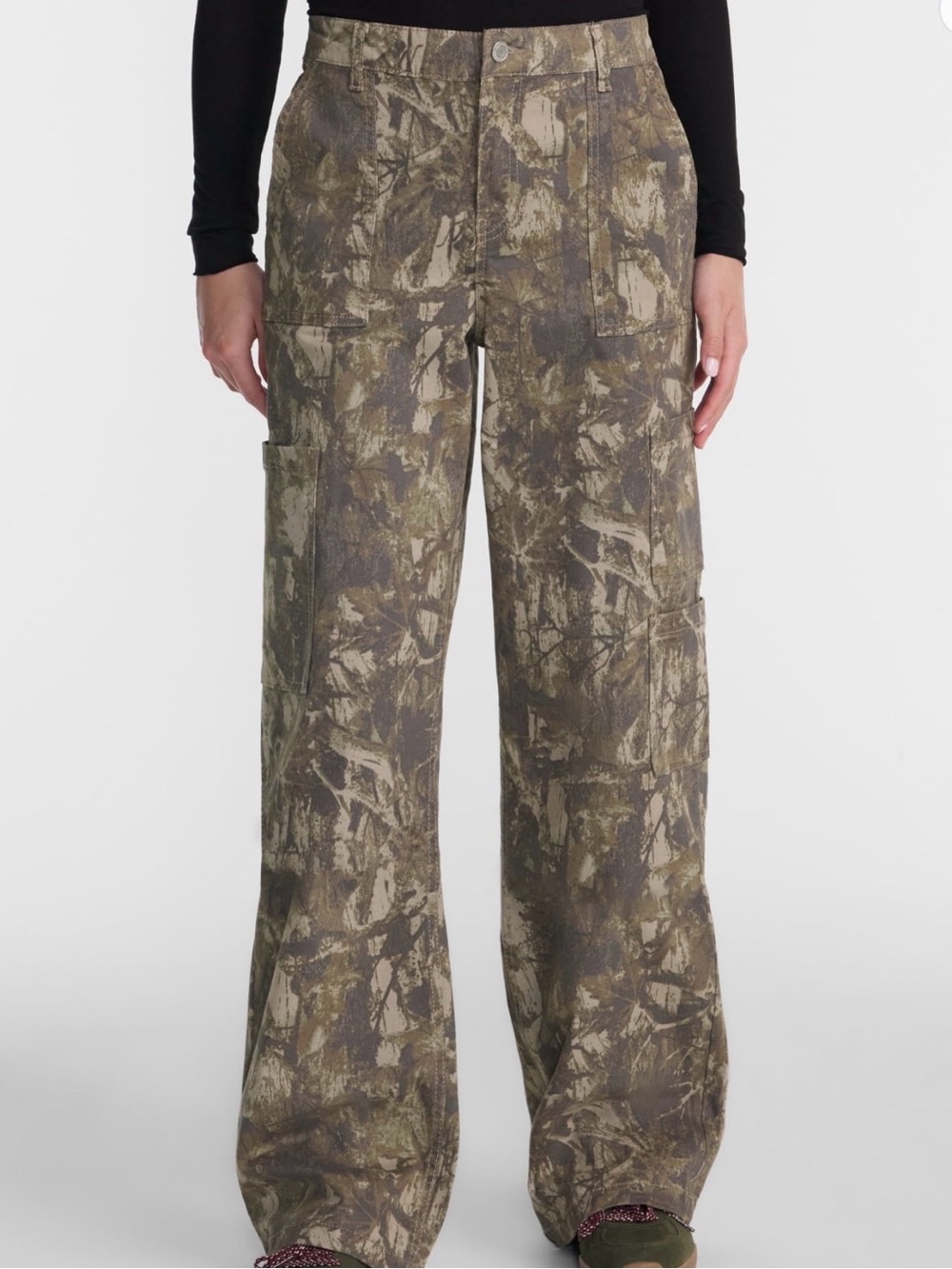 No Boundaries Viral Real Tree Camo Wide-Leg Cargo Pants